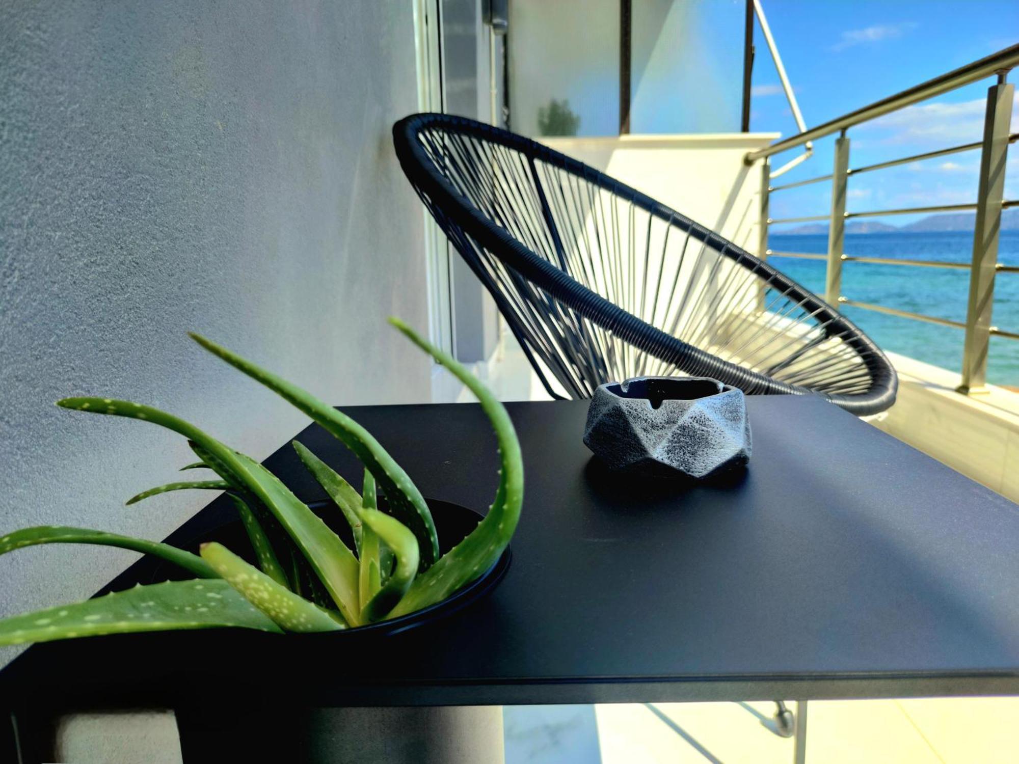 Black & White Seaside House Kalamia Corinth Εξωτερικό φωτογραφία
